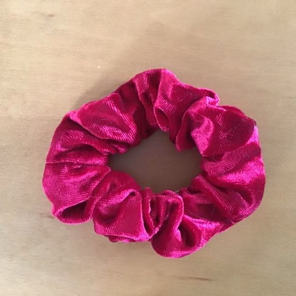 Set of 3 Holiday Scrunchies 🎄 - Picture 2 of 4